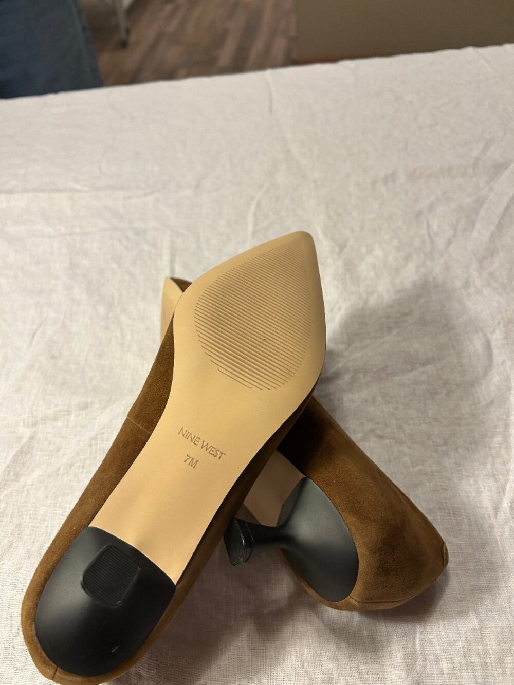 NEW Nine West Women's Propper Kitten Heel Pump w/ buckle, Cognac, Size 7 B - Picture 2 of 5